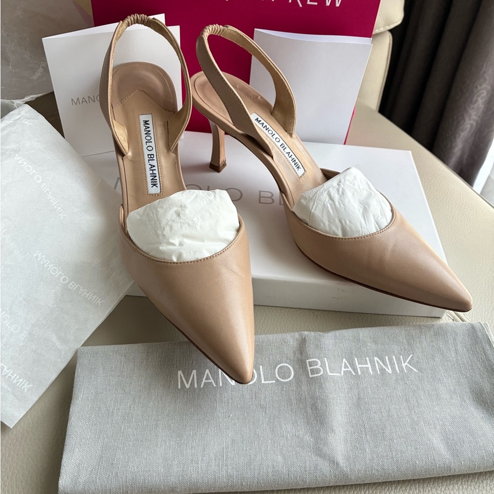 Manolo Blahnik Nude/Tan Leather Pointed Slingback Heels